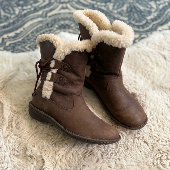 Ugg Akadia Boot in Brown Size 8 - Picture 3 of 12